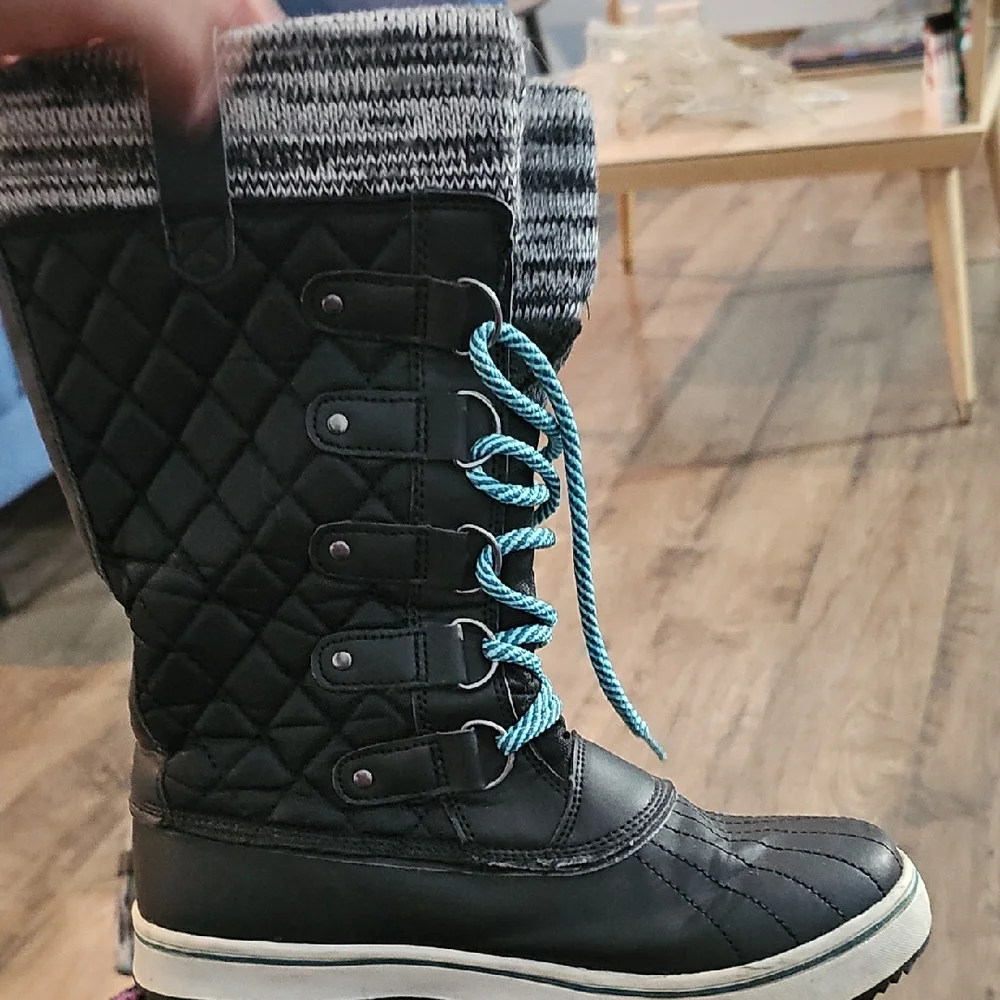Totes Black Gray Winter Boots with Blue Laces SIZE 7 Medium Outdoor Water Snow
